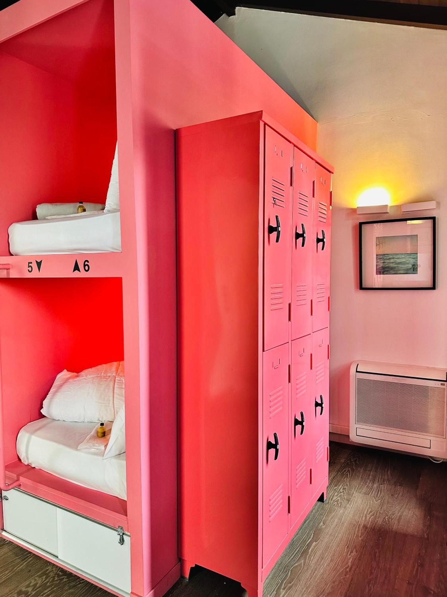Mixed Dormitory Room